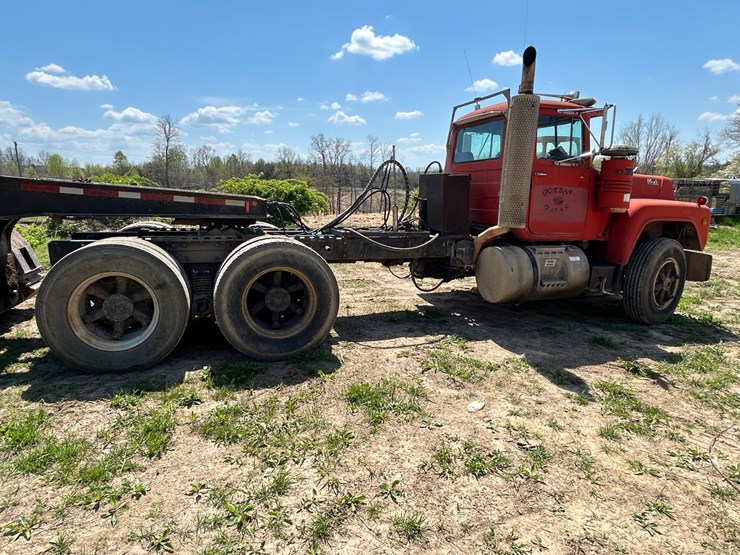#31965-•-1989-mack-r688-tandem-axle-truck-tractor-image-7