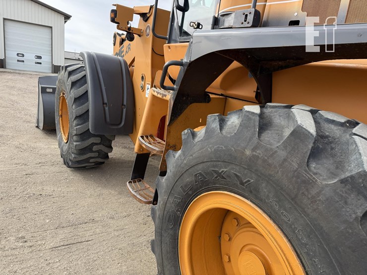 2010-case-721e-image-20