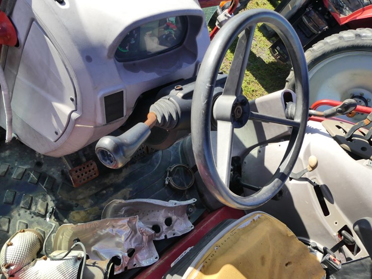 case-ih-farmall-140a-image-12