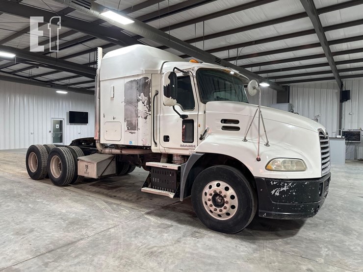 2010-mack-pinnacle-cxu613-image-2