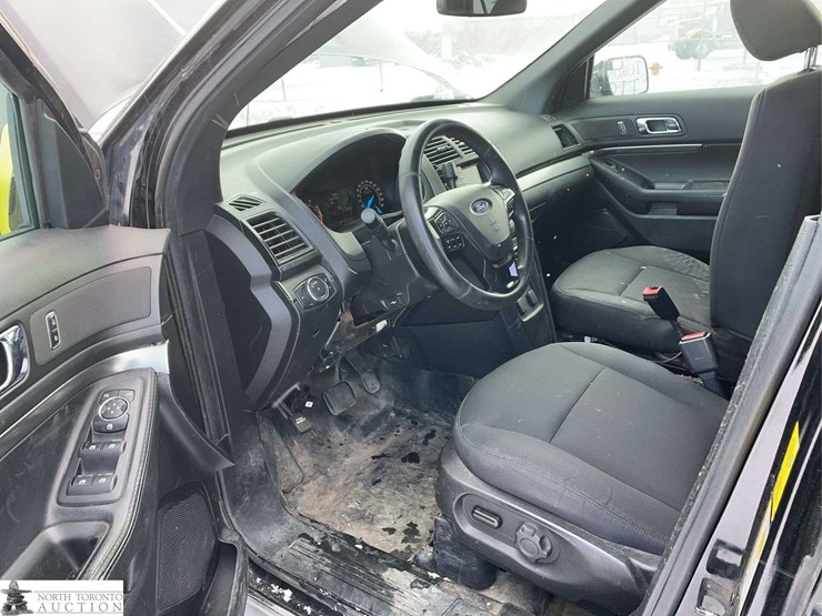 2017-ford-explorer-image-11