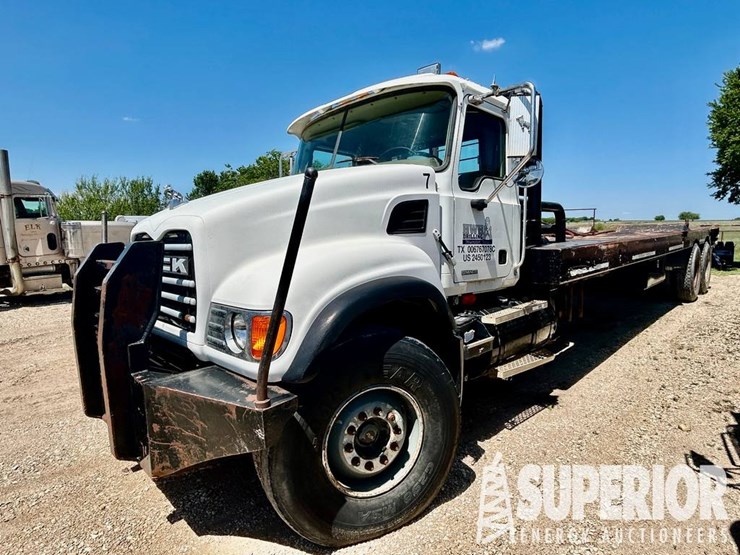 2007-mack-granite-cv713-image-2