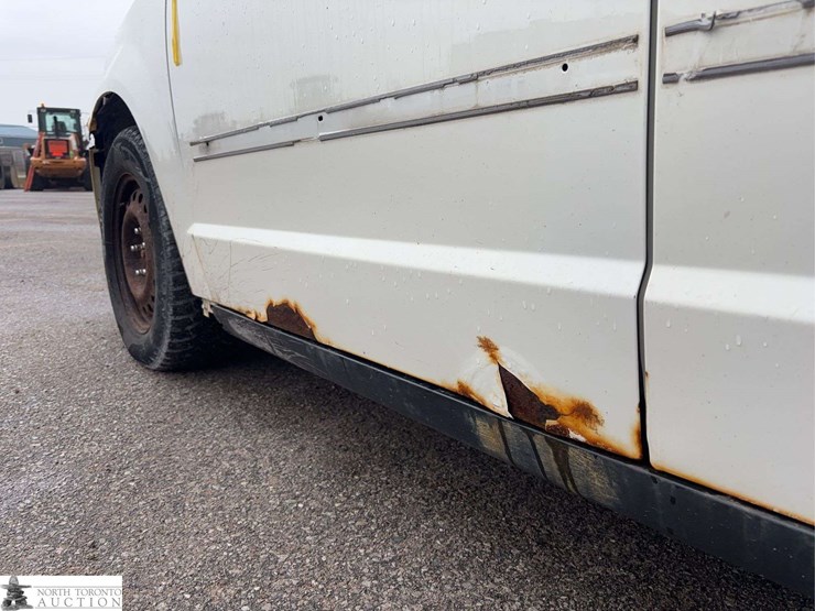 2011-dodge-grand-caravan-se-image-28