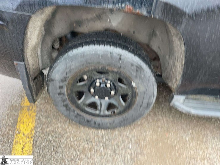 2015-chevrolet-tahoe-image-21