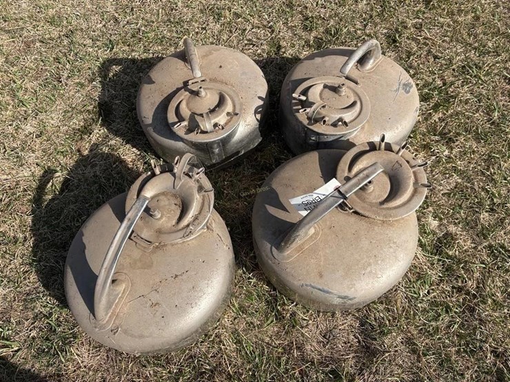 (4)-surge-milker-cans-image-1