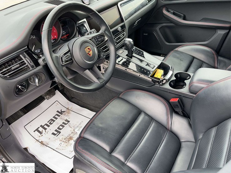 2024-porsch-macan-gts-image-11