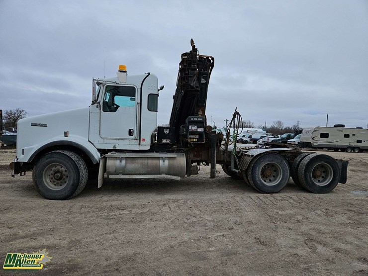 2013-kenworth-t800-image-2