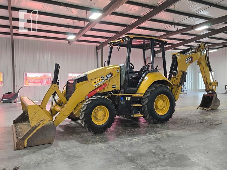 2021-caterpillar-420-image-1