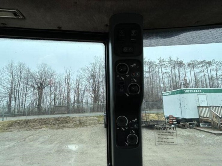 new-holland-tv6070-image-16