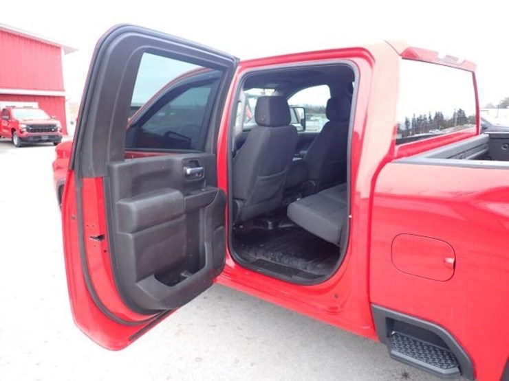 2022-chevrolet-2500hd-image-23