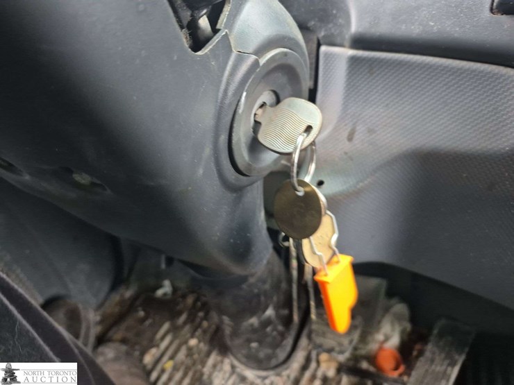 2014-isuzu-nqr-image-16