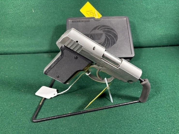 amt-45-acp-"back-up"-pistol-image-2