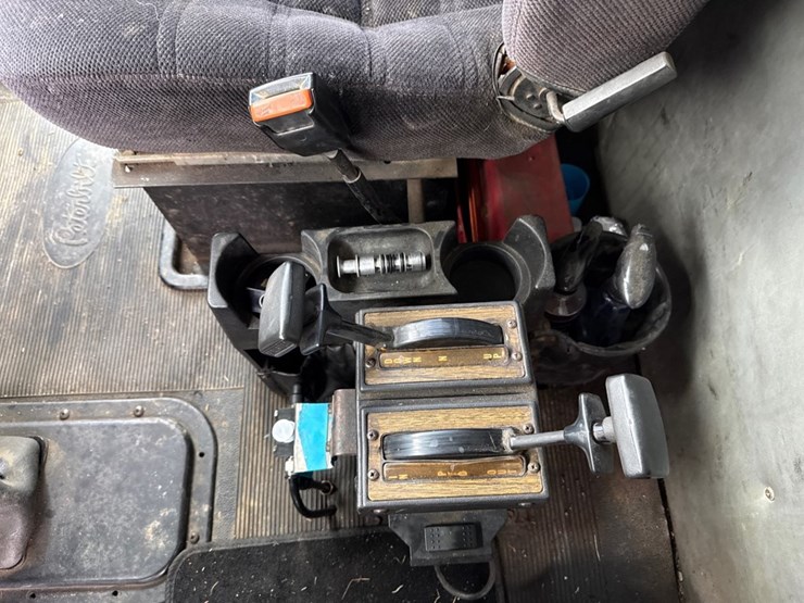 1990-peterbilt-357-image-33