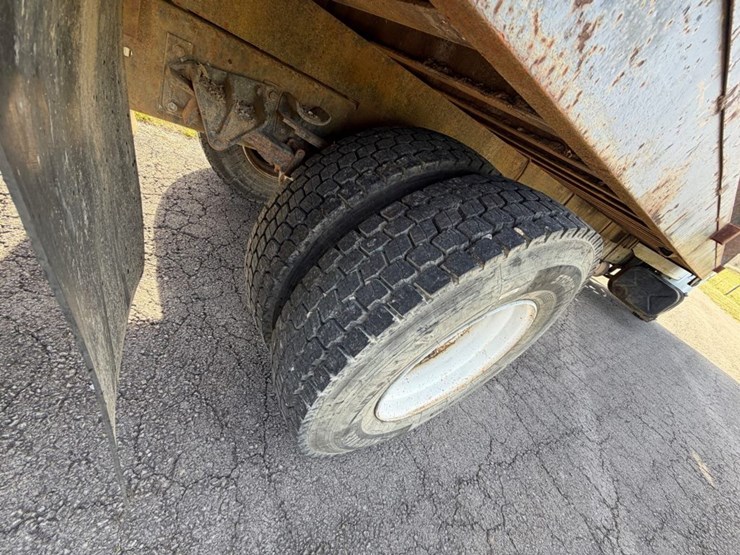 1997-international-4700-image-9