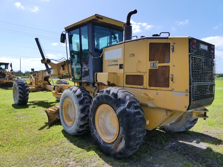 deere-670ch-image-3