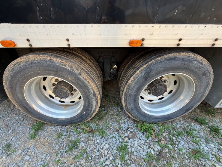 #31724-•-1997-freightliner-tandem-axle-flatbed-entertainmen-image-9