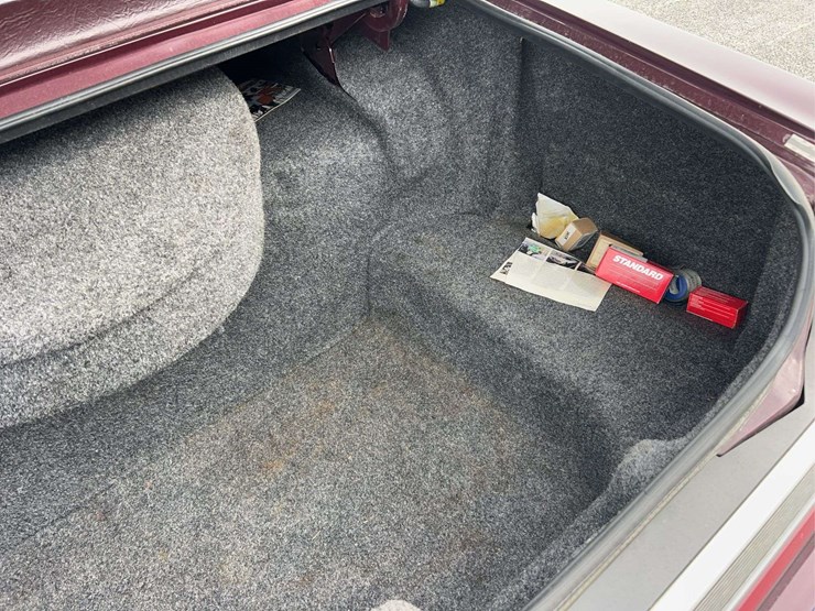 1989-lincoln-town-car-image-78