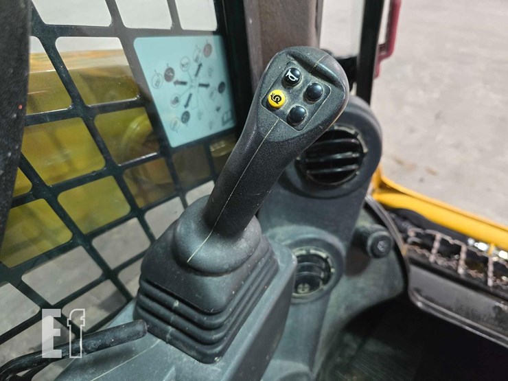 2023-caterpillar-259d3-image-16