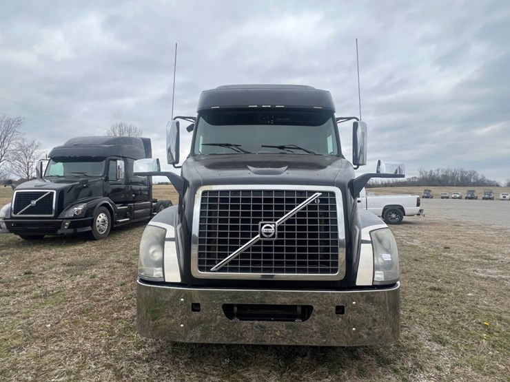#31955-•-2012-volvo-vnl-tandem-axle-truck-tractor-image-5