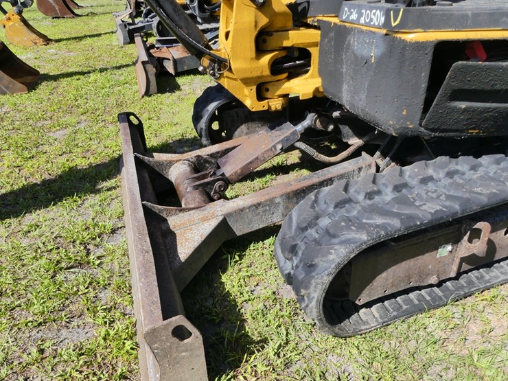 2015-caterpillar-303-image-10