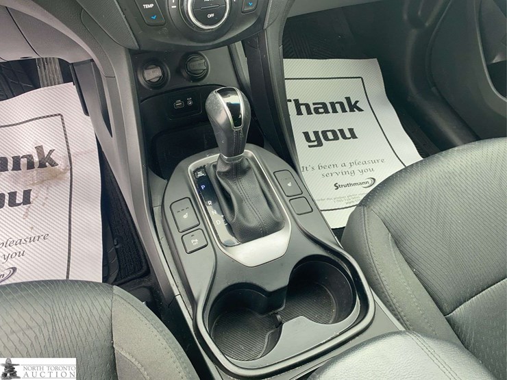 2017-hyundai-santa-fe-image-17