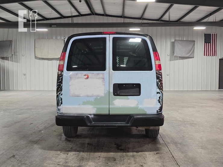 2017-chevrolet-express-2500-image-8