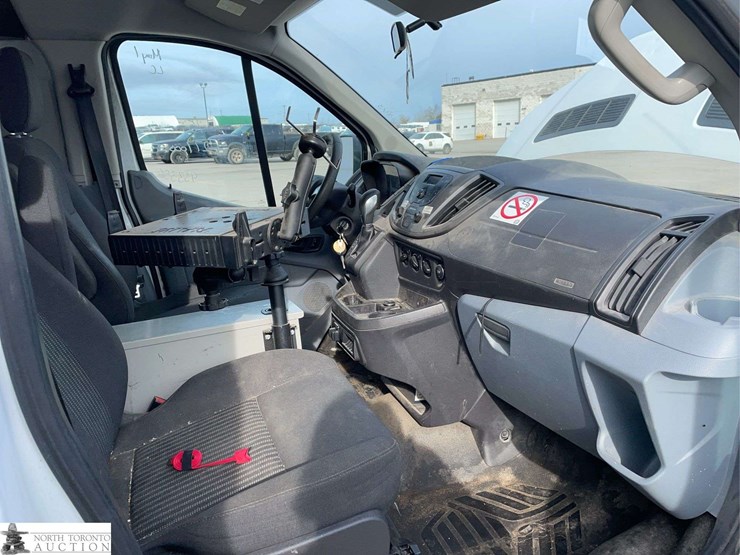 2015-ford-transit-image-18