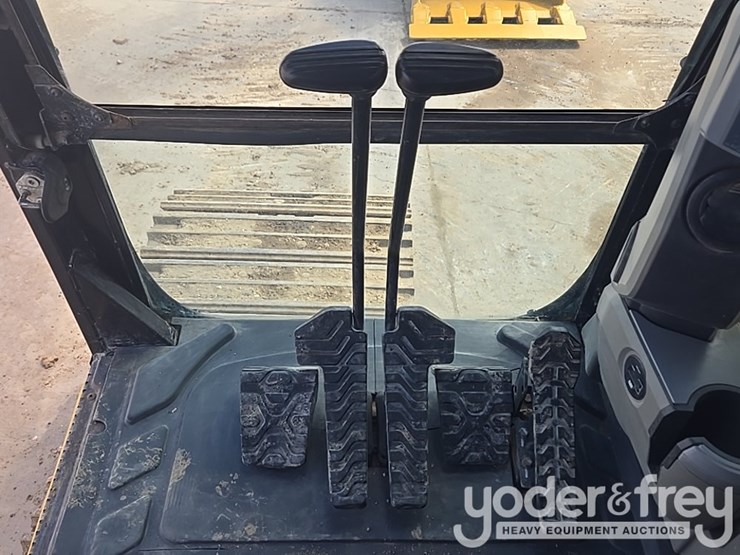 2017-caterpillar-336fl-image-64