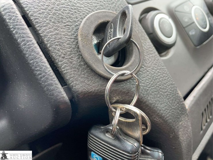 2017-ford-taurus-image-15