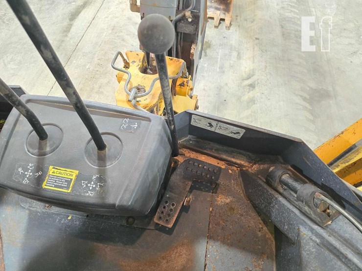 2011-deere-310j-image-26
