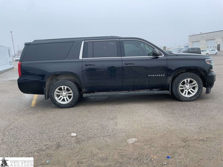 2018-chevrolet-suburban-image-4