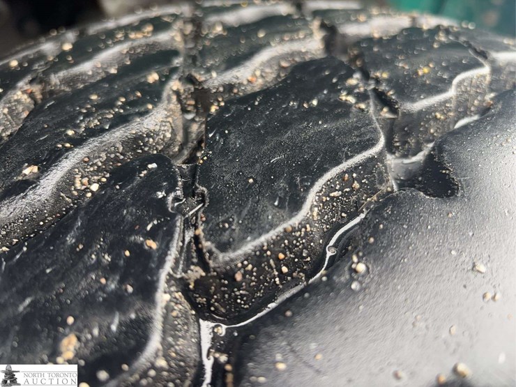 2012-freightliner-m2-106-image-40