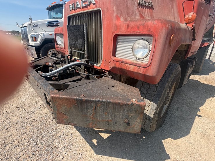 #31932-•-1986-mack-dm6-tandem-axle-concrete-truck-image-19