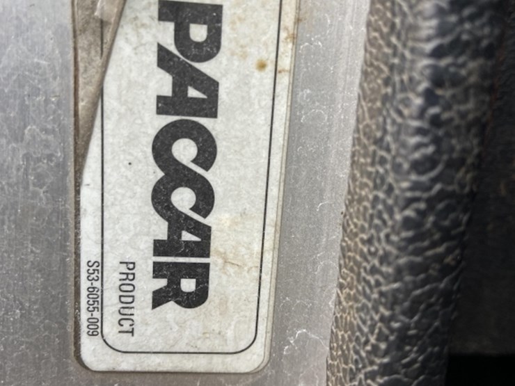 2014-peterbilt-320-image-11