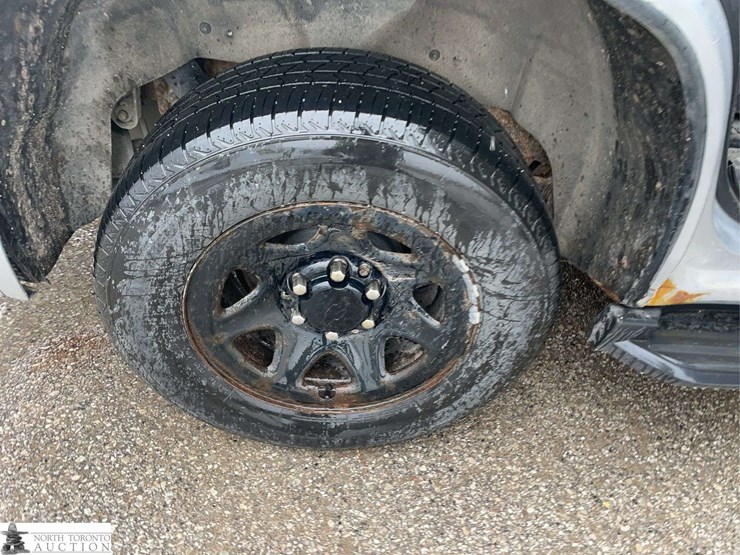 2017-chevrolet-tahoe-image-24