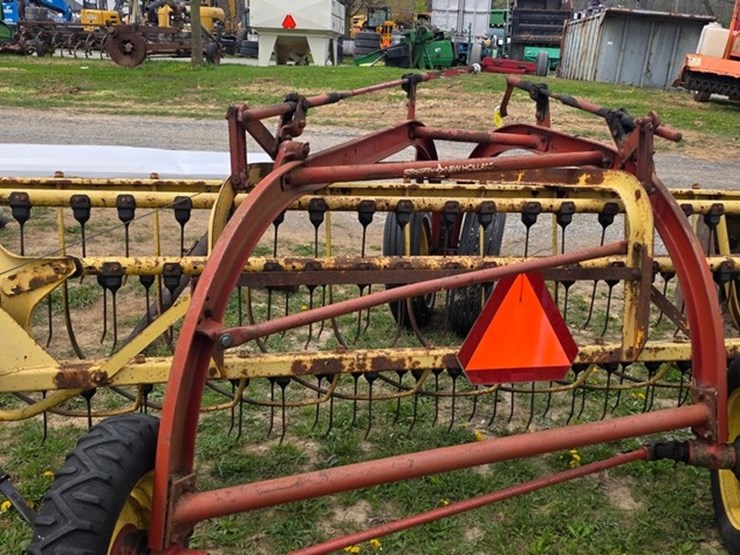 new-holland-258-image-12