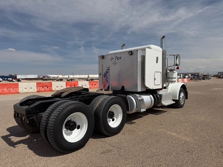 2012-peterbilt-388-image-6