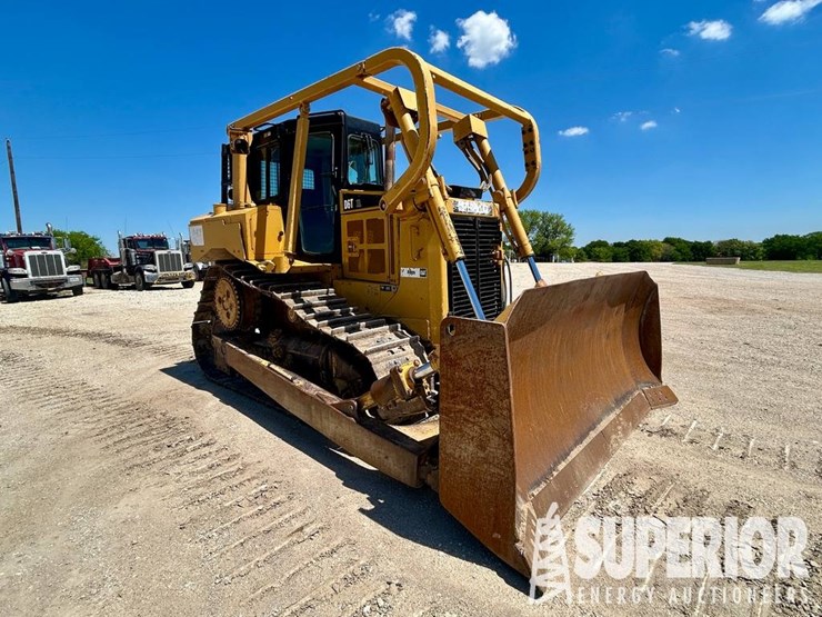2012-caterpillar-d6t-image-5