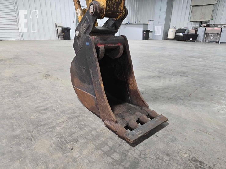 2022-caterpillar-416-image-15