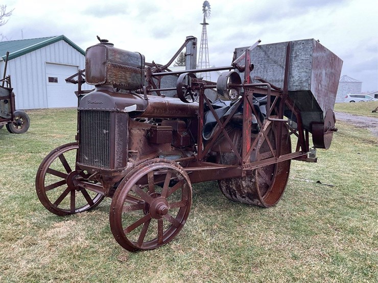 fordson-with-mounted-gleaner-combine-image-2