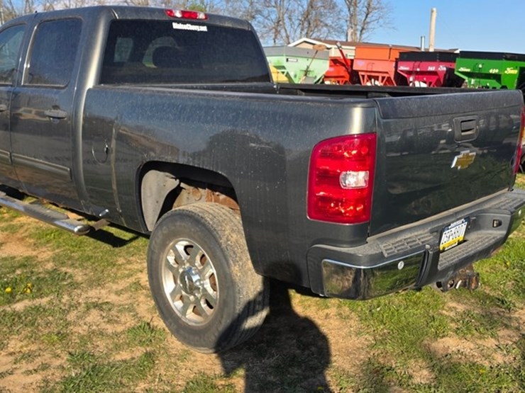 2011-chevrolet-2500-image-4