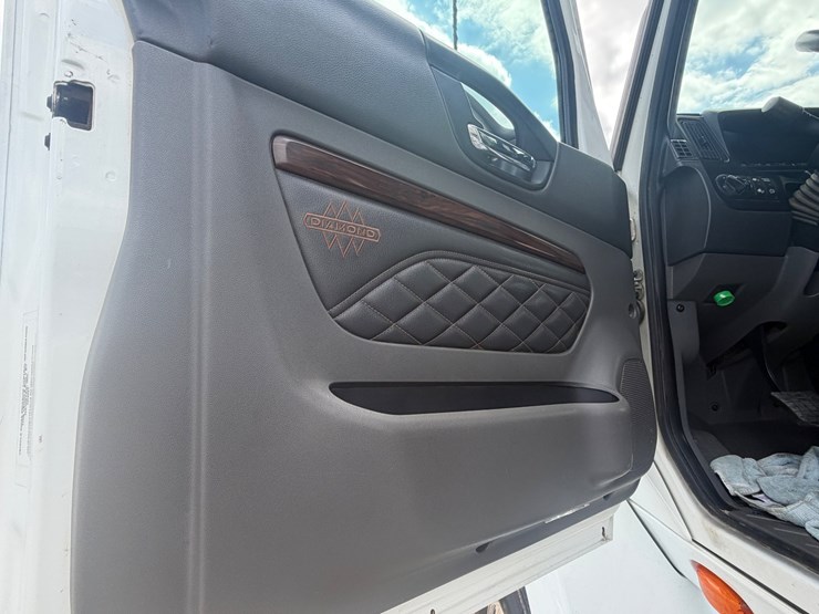 2024-international-hx620-image-28