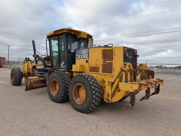 2005-deere-672d-image-7