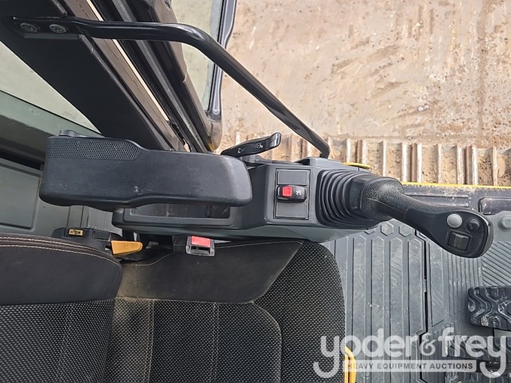 2019-caterpillar-336-image-73