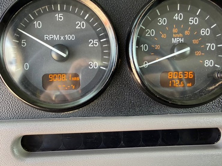 2012-peterbilt-388-image-15