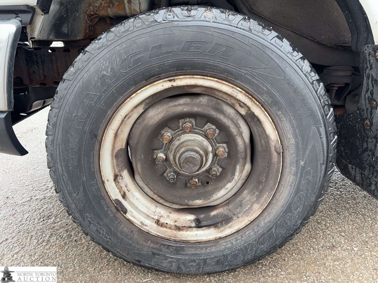 2011-ford-cargo-image-33