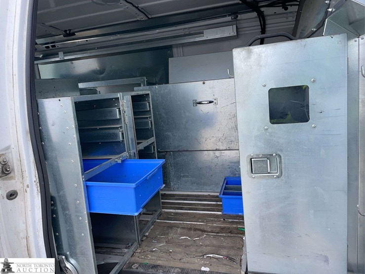 2010-ford-cargo-image-15