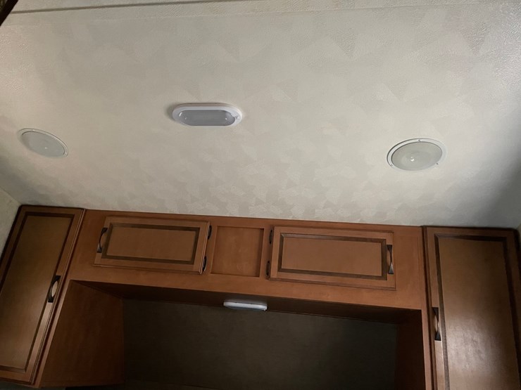 #201-•-2014-palomino-puma-253-fbs-27'-fifth-wheel-camper-(has-wi-title)-image-75