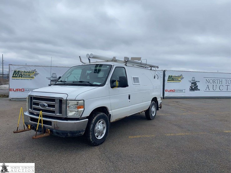 2011-ford-cargo-image-1