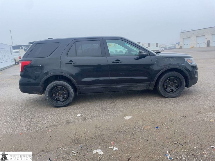 2017-ford-explorer-image-4